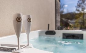 Le Chêne Doré Appartement cosy Jacuzzi Privé accès à pieds centre touristique